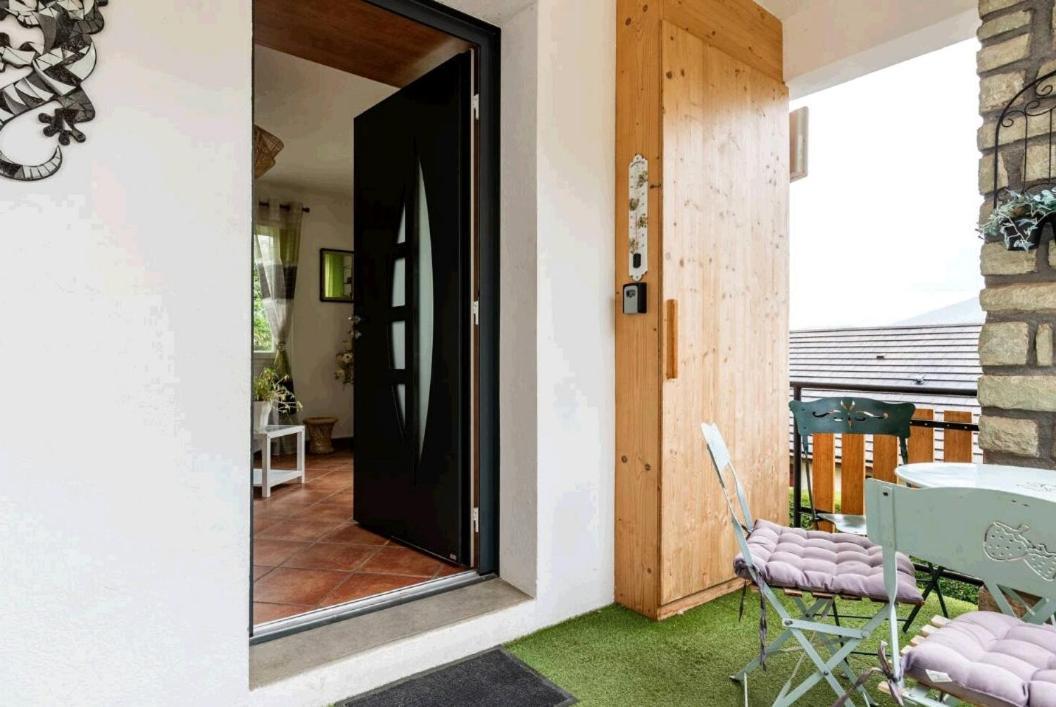 Jolie Appart T4 La Zoune Avec Jardin 8 Personnes Chorges Exterior foto